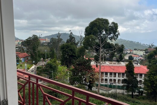 AURA RETREAT