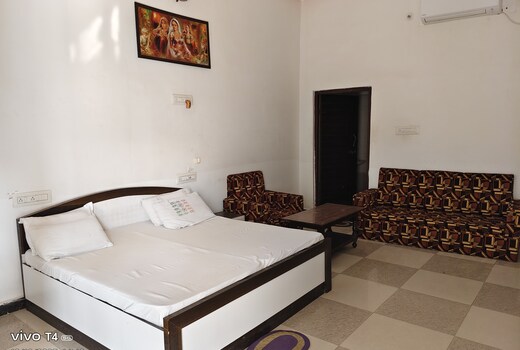 PG HOTEL AND GUEST HOUSE