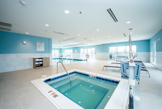 Holiday Inn Express & Suites CHARLOTTESVILLE