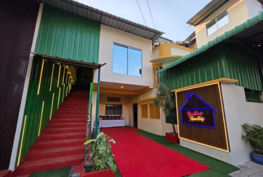 DOWNTOWN HOMESTAY | 2 Minutes From Aditya Hospital