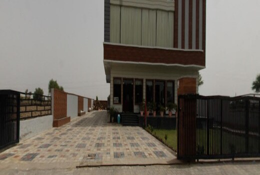 Dammblick Resort, Taranagar