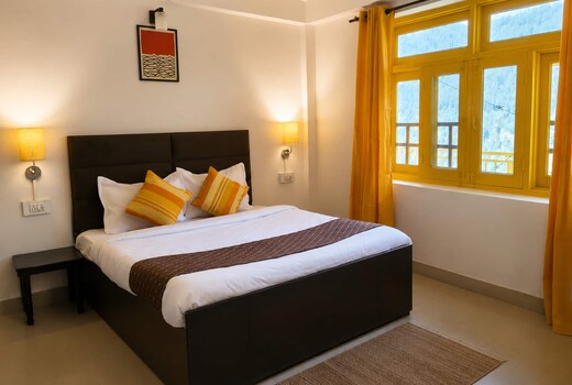 Private Suite with Kitchen Near Gandhi Chowk