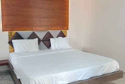 Collection O Hotel DR Green