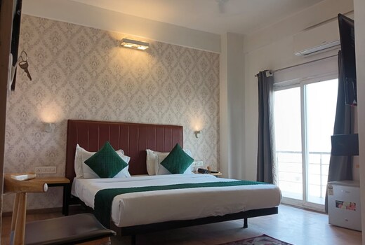 Hotel Aarkay Palace