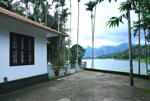 Airfresh Lakeview Villa