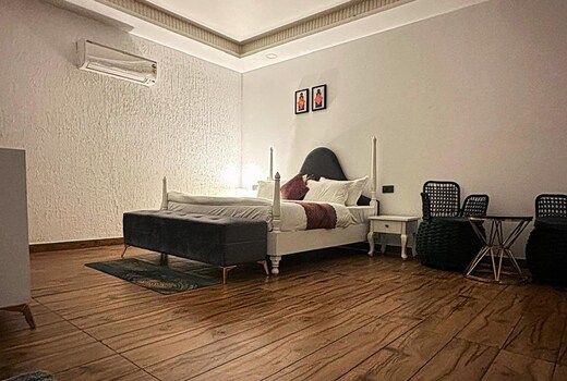 Simhayanas Suites