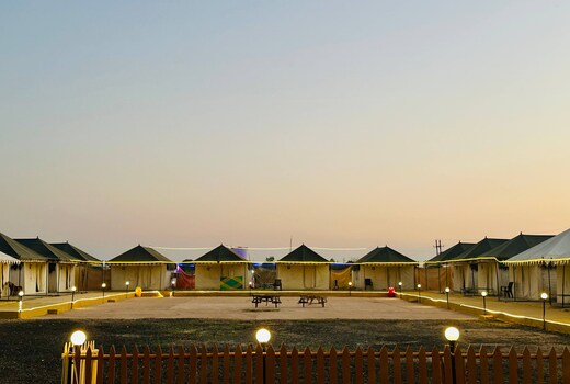 StayGuru Patgar Tent