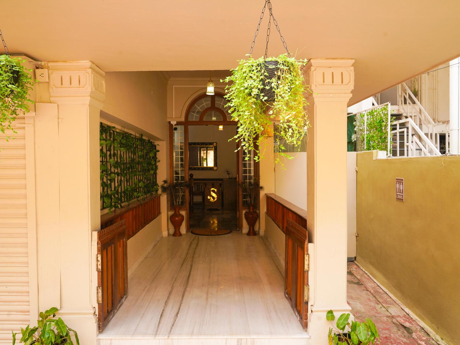 Scarlet's Inn kochi