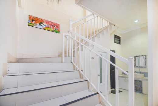 OYO 94669 Hotel Puri Inn Panakkukang Makassar