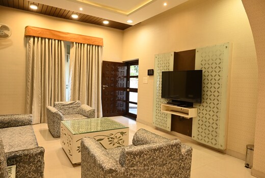 Shri villa