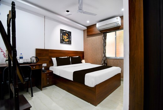 Super Collection O Chinar Park Near Airport