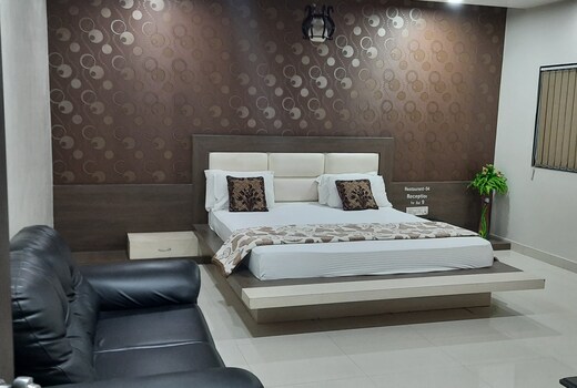 Hotel The Grand Bajrang