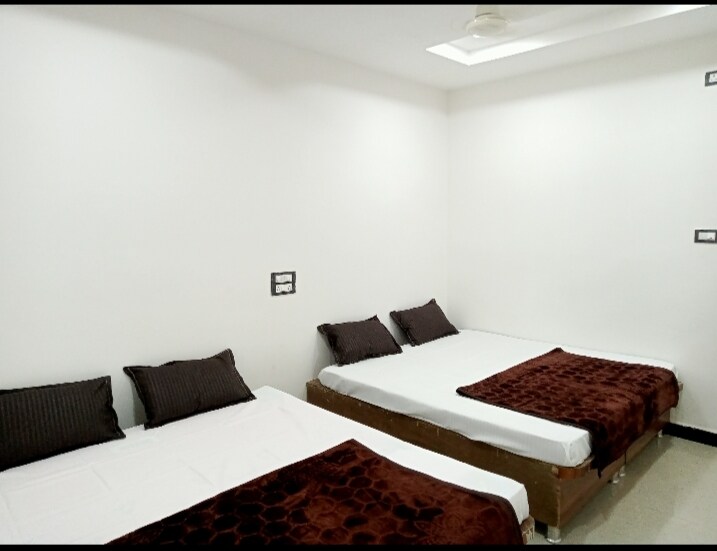 Hotel hardik guest house