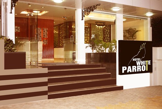Hotel White Parrot