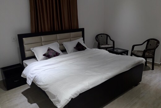 HOTEL OAK IN