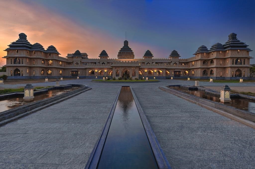 EVOLVE BACK, HAMPI