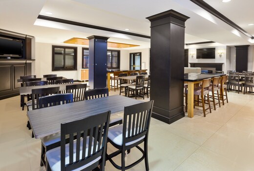 Holiday Inn Express & Suites WARMINSTER - HORSHAM