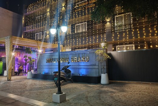 Rosewood Grand