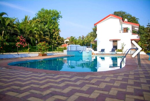Walk to the beach 3bhk villa w shared pool