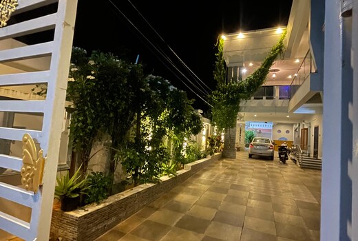 WHITE HOUSE HOMESTAY