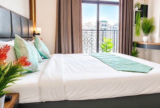 The Suites Inn Studios