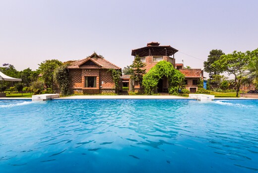 Baweja Farm- 4BHK Luxe Boutique Farmstay with Pool