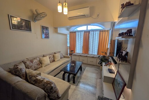 AshKrish Stays - Cozy Premium Room in an Apartment