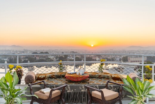 Wildflower Suite By Hill Villa Signature Suites