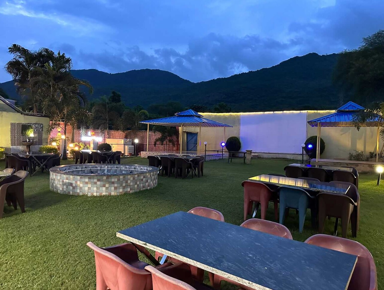 THE MOUNT VIEW HOTEL & RESTAURANT
