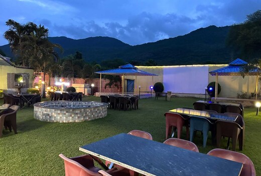 THE MOUNT VIEW HOTEL & RESTAURANT