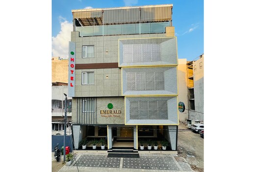 HOTEL EMERALD
