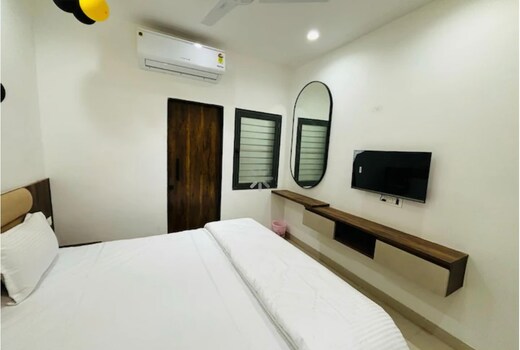 Maan Vilas By Stone Wood