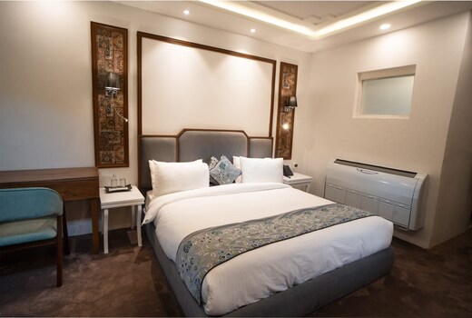 Hotel High Harmukh Luxury Forest Retreat