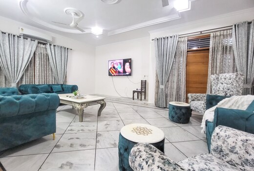 VacationBuddy Charming 4 BHK House Janakpuri