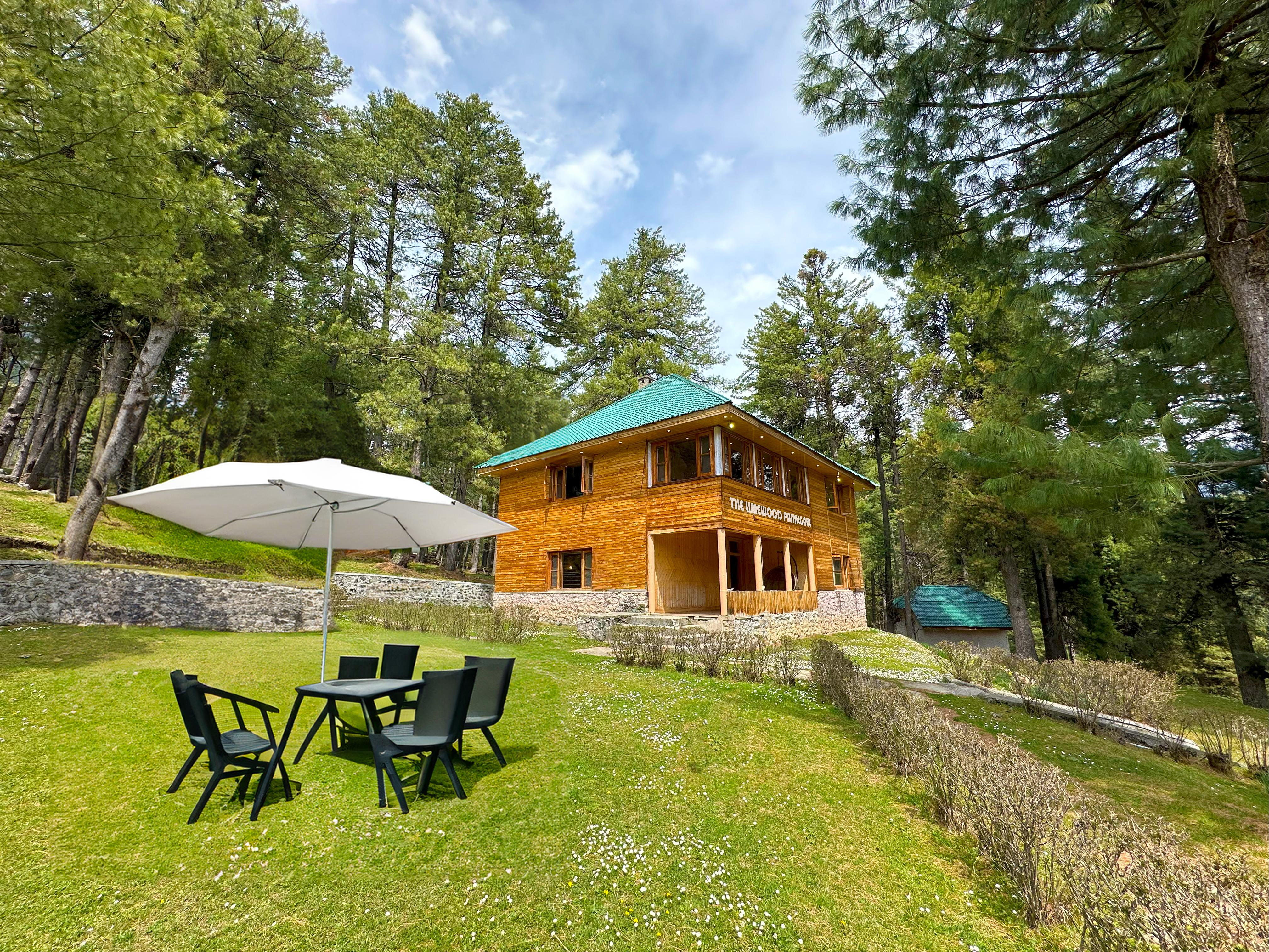 Highland Park Pahalgam By The Limewood