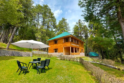 Highland Park Pahalgam By The Limewood