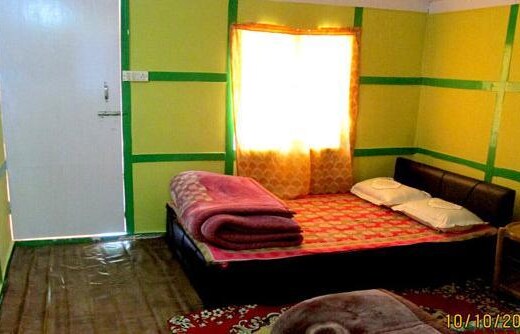 Byahuts Homestay