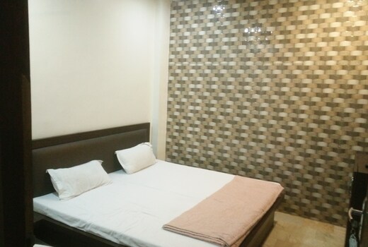 HOTEL SHREE PALACE
