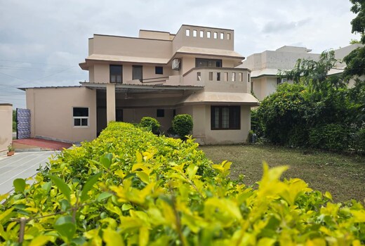 YOLO fun villa