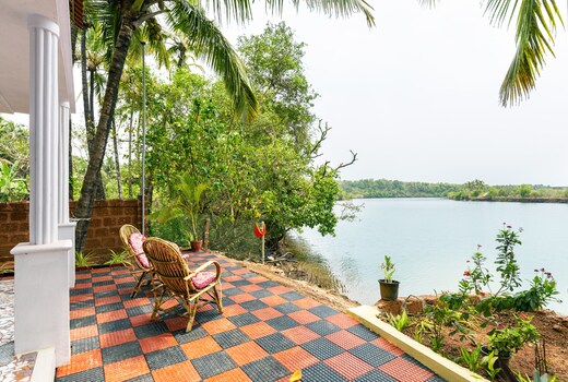 Ives River touch Villa by Viva la Vida