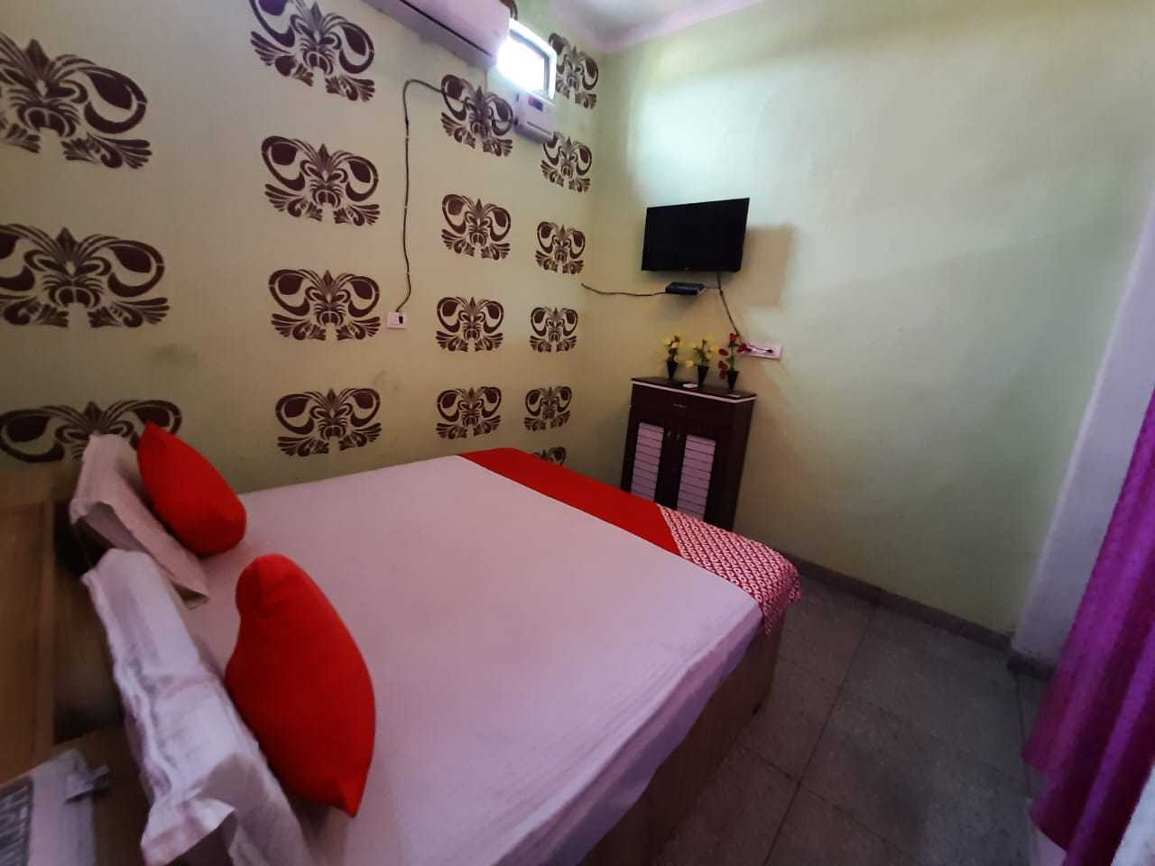 OYO Grand Plaza Hotel