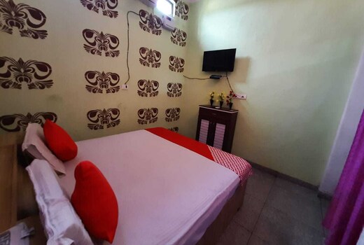 OYO Grand Plaza Hotel