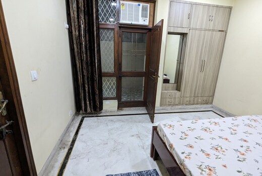 Excellent Home Away from Home-Noida/Delhi-India