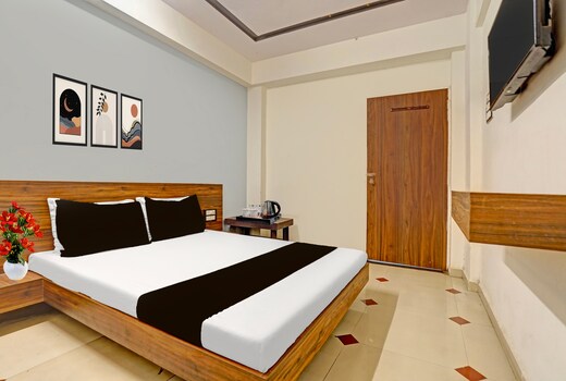 Super Collection O Kadodara Bus Terminal Formerly Hotel Rudra