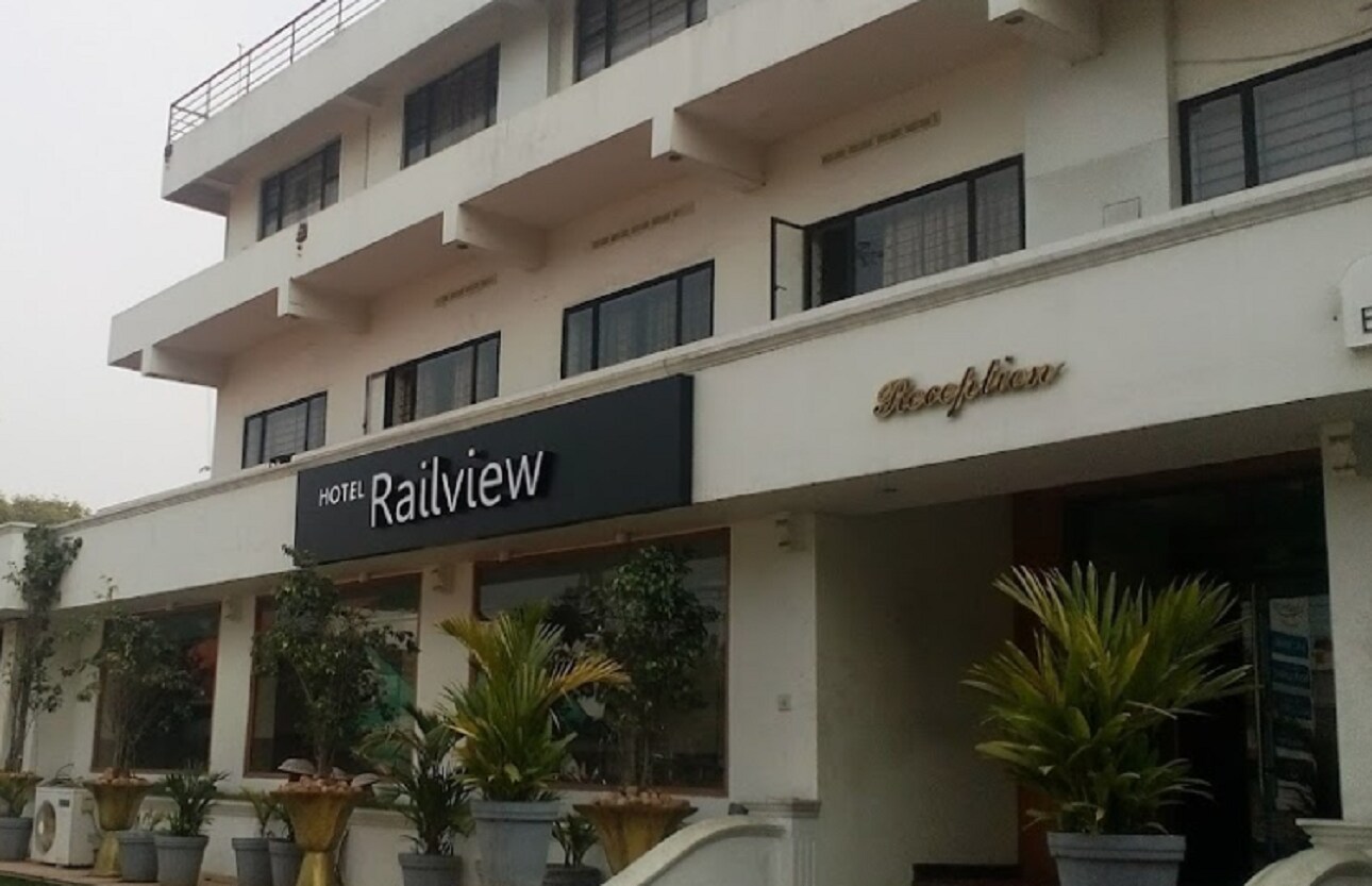 Hotel Rail View