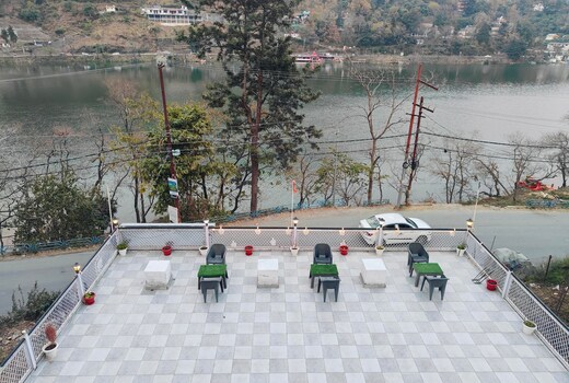 The LAKE HOUSE ( RESORT & CAFE )