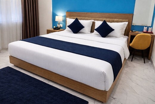 Hotel The Rise Near IGI Airport