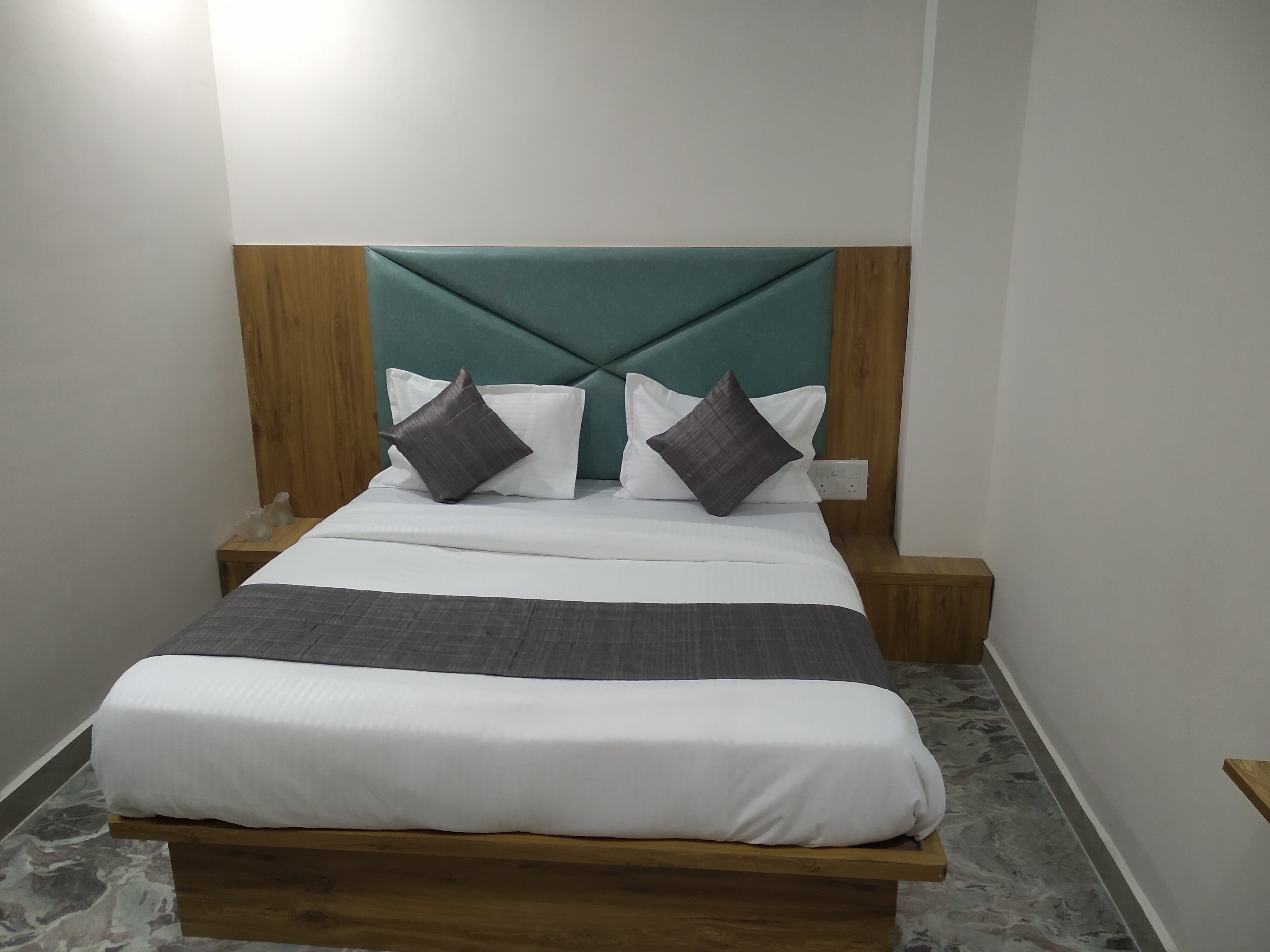 HOTEL SUNRISE ROOMS