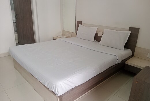 Hotel Paras