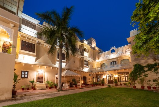 Rajmahal |2BR GF |446-Year-Old Palace by Homeyhuts